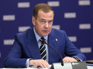 Medvedev, 'non esiteremo se necessarie uso armi nucleari'