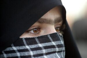 Iran: attrici sotto accusa per non avere indossato il velo