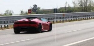A 253 chilometri orari con una Lamborghini: patente sospesa