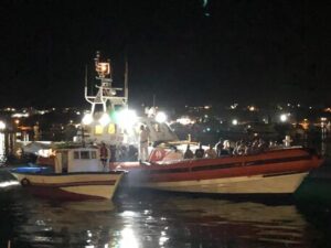 Migranti: 435 sbarcati durante la notte a Lampedusa