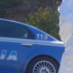 Colpita al volto con un mattone per strada, grave una 40enne
