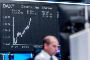 Borsa: per i listini europei avvio in calo, Parigi -0,22%
