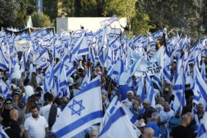 La destra di Israele in piazza in difesa della riforma