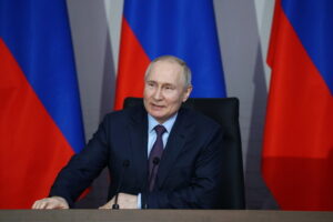 Putin, fare muro contro aggressione economica Occidente