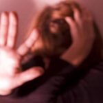 Lancia liquido corrosivo su cugina ex moglie, arrestato