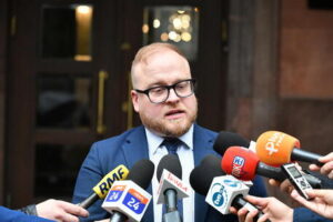 La Polonia sequestra l'edificio del liceo russo a Varsavia