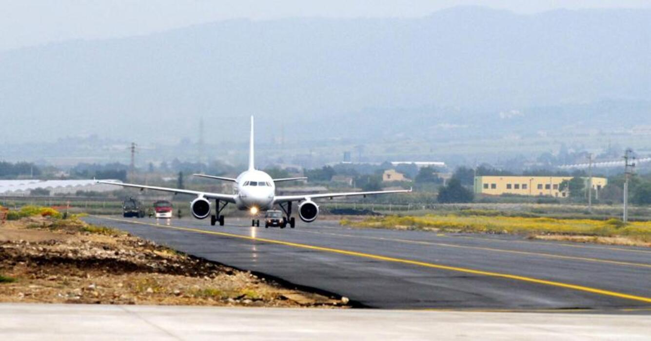 Migranti: ripresi 3 minori in fuga su pista aeroporto di Comiso
