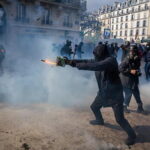 Primo maggio: a Parigi un agente ferito da una molotov
