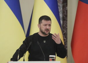 Zelensky, 'presto azioni offensive, dopo avremo i caccia'