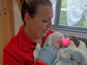 Neonata lasciata nella culla per la vita, mamma: Solo io e lei in 9 mesi