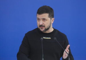 Zelensky, 'vogliamo vedere Putin condannato qui all'Aia'