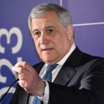 Tajani, non vado a Parigi, offese inaccettabili