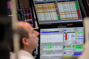 Borsa: l'Europa apre in rialzo, Parigi +0,64%