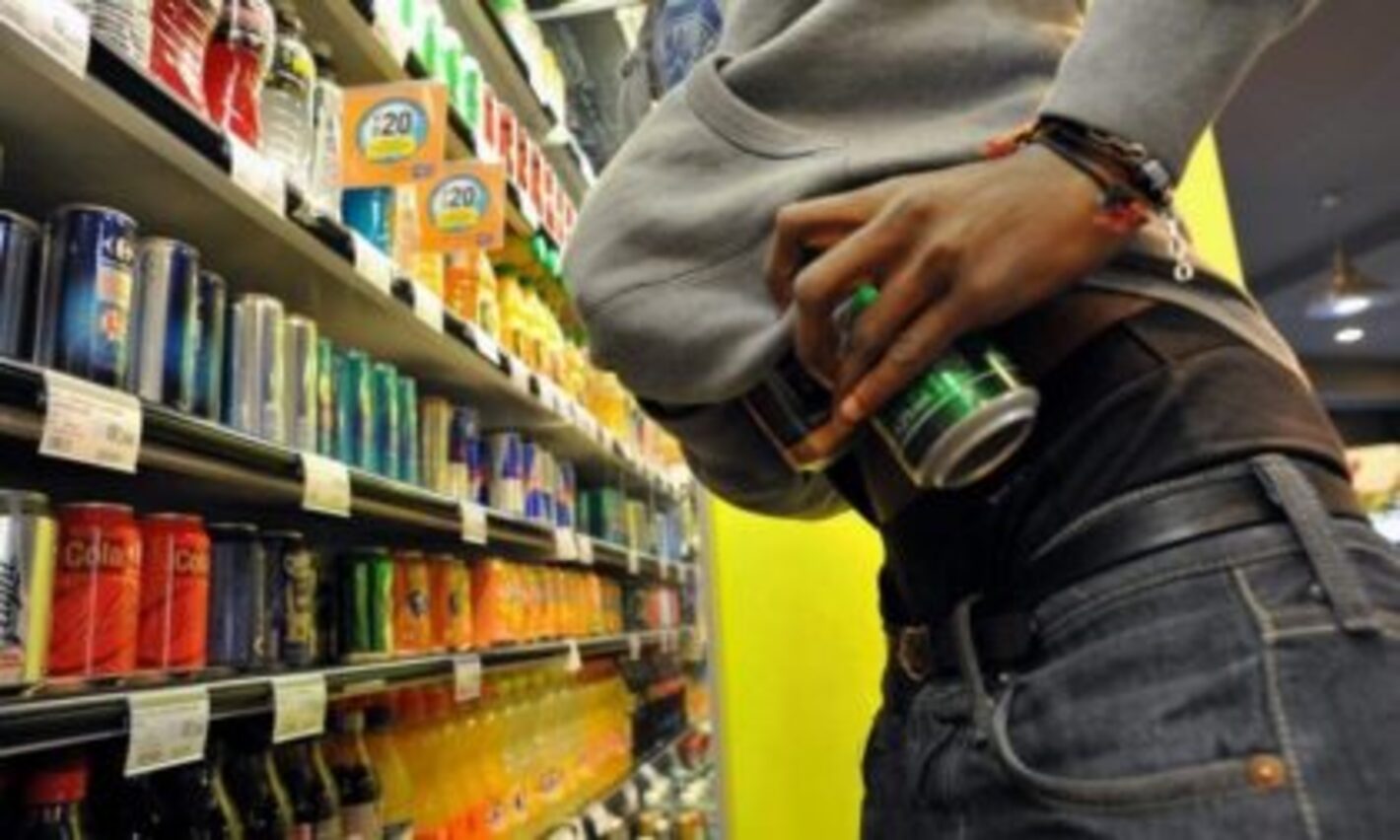 Comiso, preso il ladro che rubava dagli scaffali del supermercato