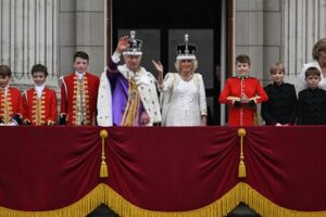 La famiglia reale sul balcone, suggello all'incoronazione