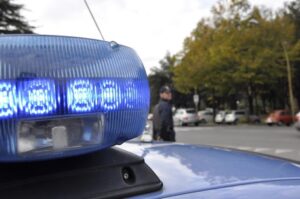 Risse fra gang a Prato, 24 i minori denunciati e perquisiti