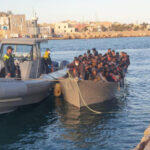 Avviato il piano di evacuazione dell'hotspot di Lampedusa