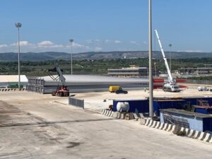 Sbarcate nel porto di Augusta 18 pale di turbine eoliche