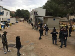 Migranti: trasferimenti da hotspot Lampedusa, ora quasi vuoto