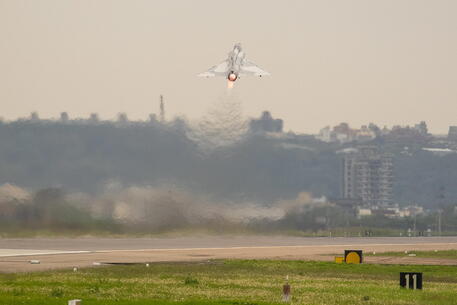 Taiwan: 20 aerei e 4 navi militari cinesi intorno all’isola