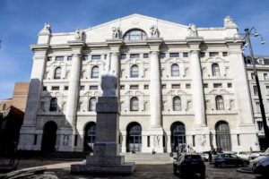Borsa: Milano apre in lieve rialzo, Ftse Mib +0,19%