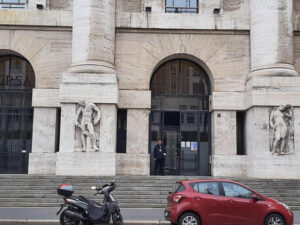 Borsa: Milano apre in rialzo dello 0,56%
