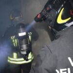 Incendi di rifiuti a Palermo, pompieri scortati da polizia