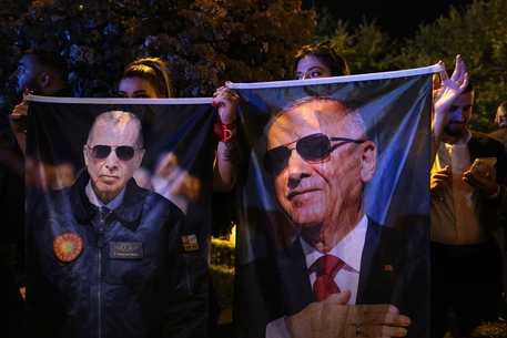 Turchia: Erdogan scende sotto il 50% dei voti