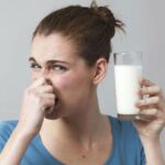 Cosa fare quando il latte è scaduto ? Gli utilizzi del latte scaduto