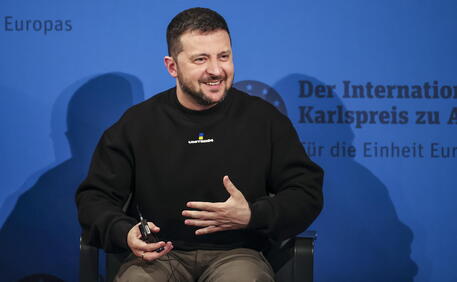 Giappone ufficializza presenza Zelensky al G7, atteso oggi