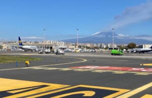 Cenere Etna, sospesi i voli su Catania