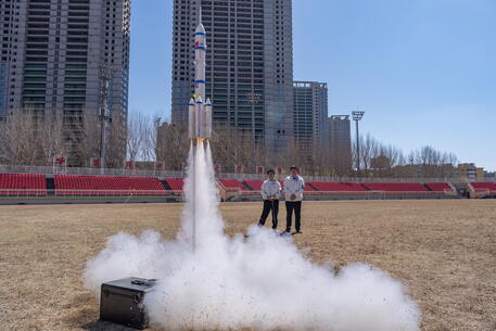 Cina invia il suo primo astronauta civile nello spazio