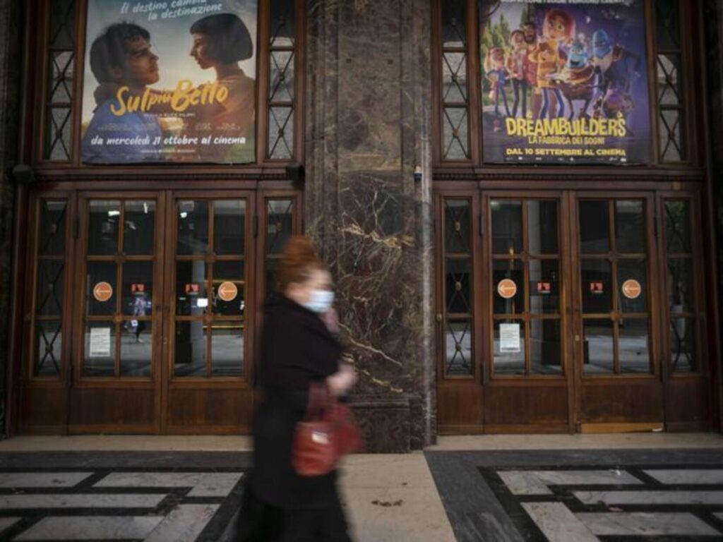 Chiude lo storico cinema Odeon a Milano