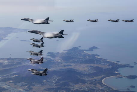 Seul fa decollare i jet per l’incursione aerea Cina-Russia