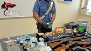 Sequestrati 3 kg di droga e 143mila euro a Siracusa