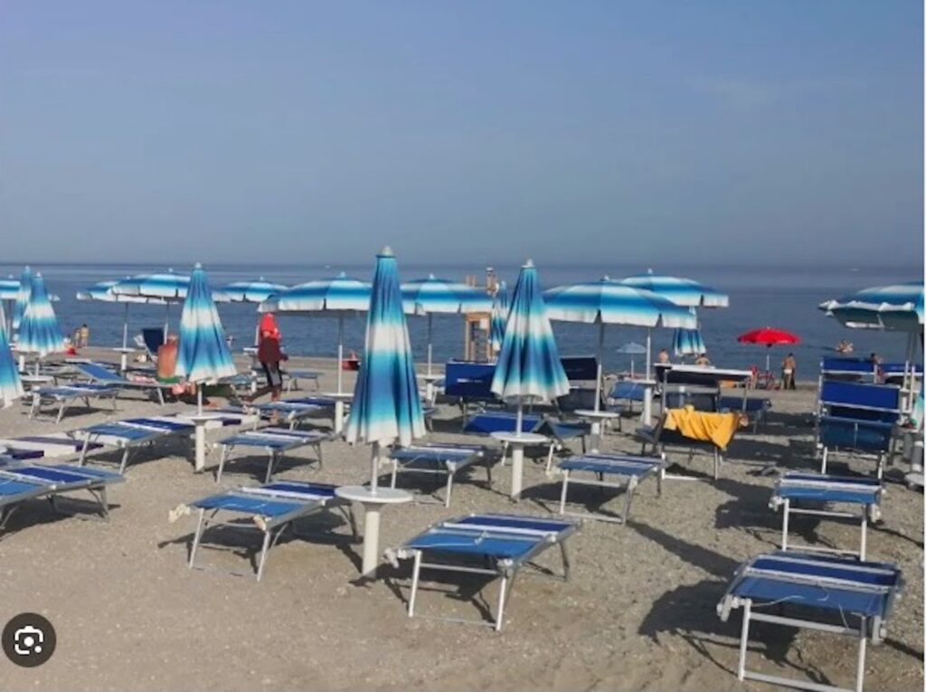 Il mio lettino a 6 euro e 50 a Giardini Naxos, e a Ragusa