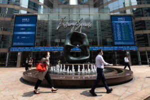 Borsa: Hong Kong negativa, apre a -0,31%