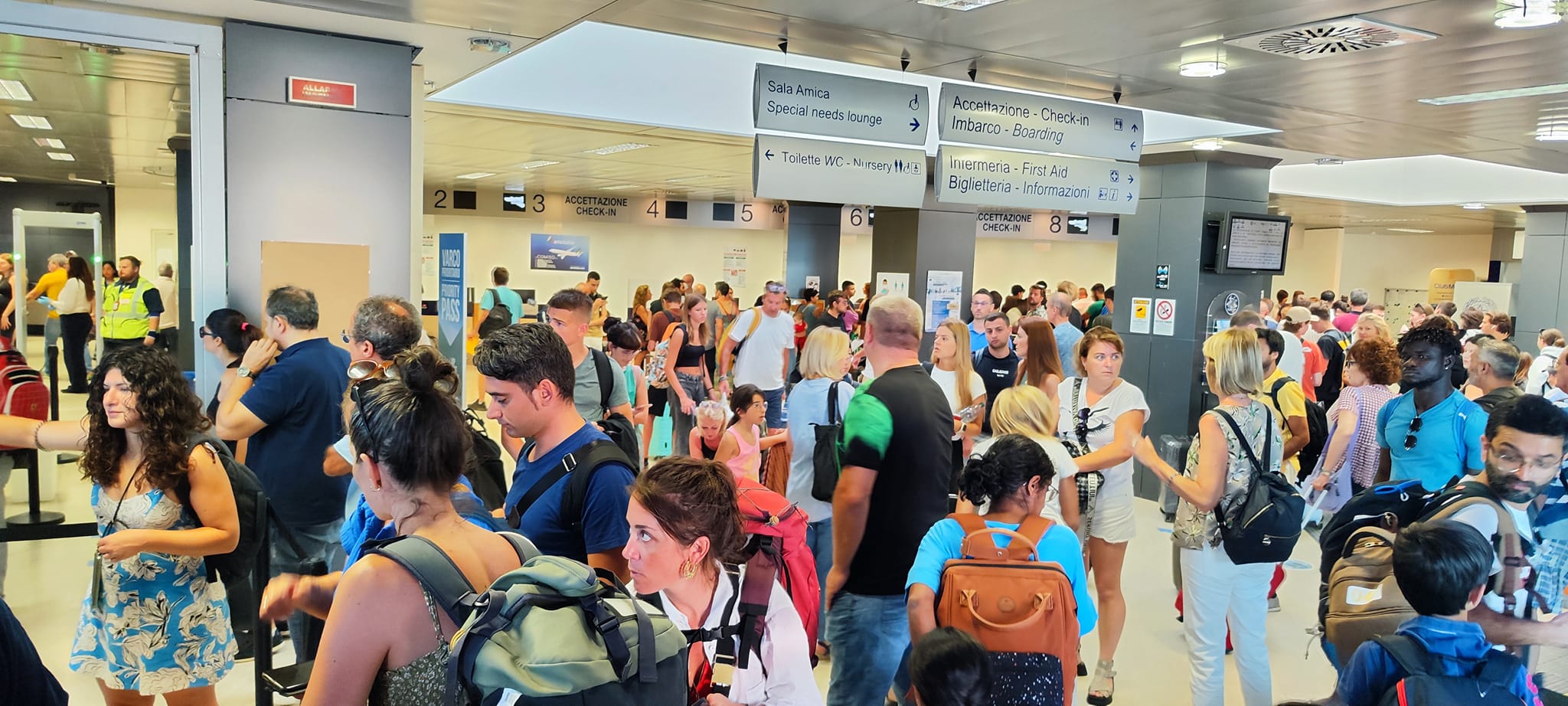 Caos all’aeroporto di Comiso: passeggeri protestano