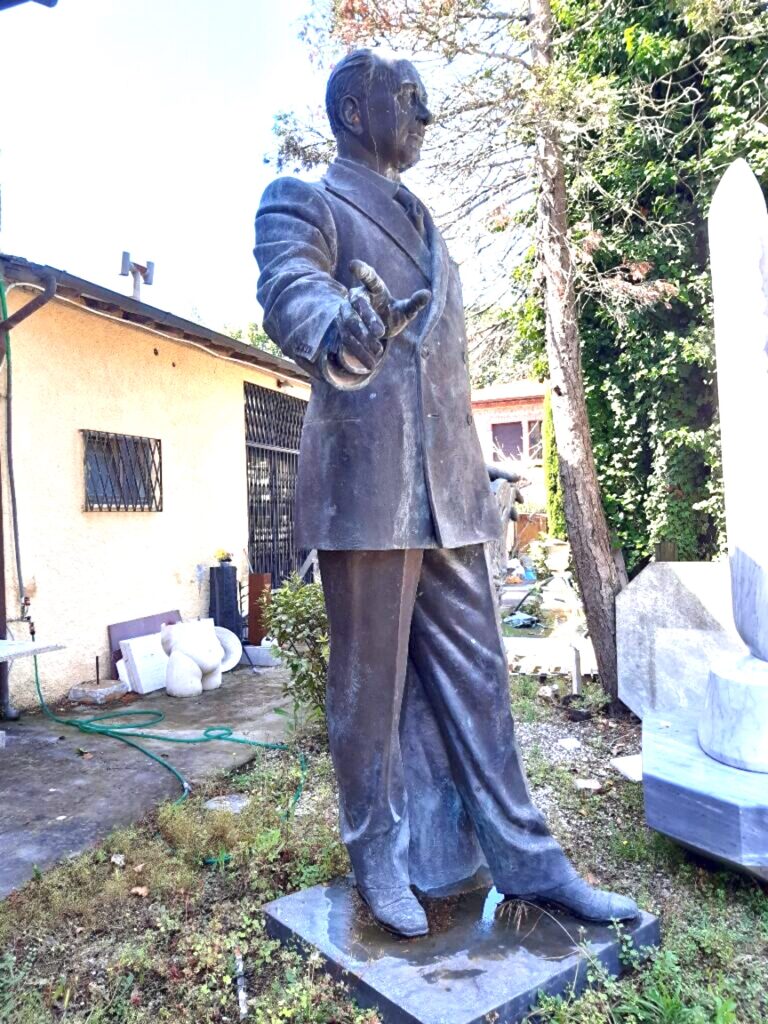 La statua di Filippo Pennavaria non sar&agrave; mai collocata a Ragusa