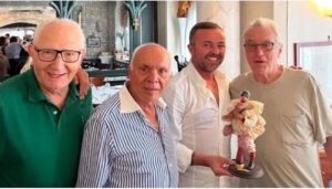Robert De Niro lascia le Eolie e va a Napoli