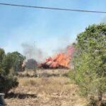 Sampieri, fiamme a ridosso di un villaggio turistico