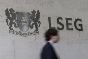 Borsa: l'Europa parte debole, Londra -0,5%