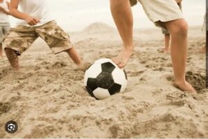 Tranquilli, una pallonata in faccia nelle spiagge ragusane vi arriva