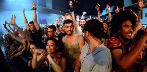 Movida a Donnalucata, troppa gente in un locale