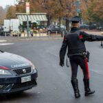 Comiso, non ha la patente e fugge a posto di blocco dei carabinieri