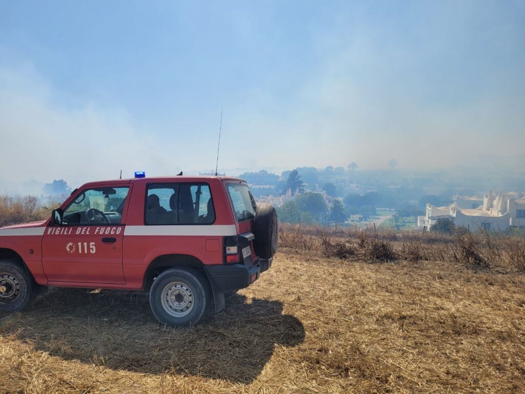 Incendio a Sampieri e Marina di Modica, guardacaso vicino a villaggi