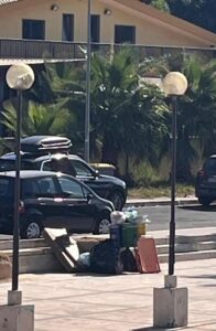 La raccolta dei rifiuti a Marina di Ragusa