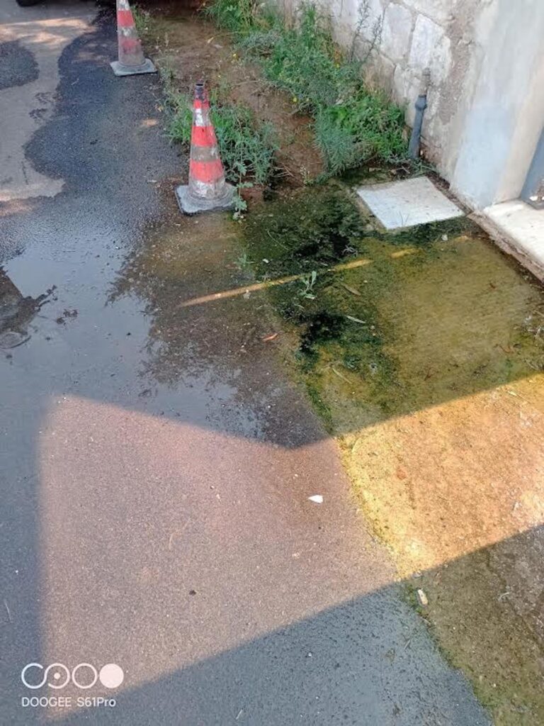 Il ristagno di acqua in via Cataudella a Ragusa