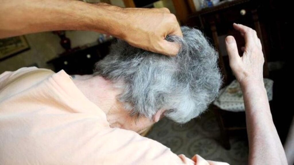 Rapina una anziana a Genova, preso a Pozzallo