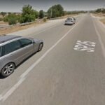 I sacchi trasparenti pieni di cartoni e plastica sulla Ragusa-mare